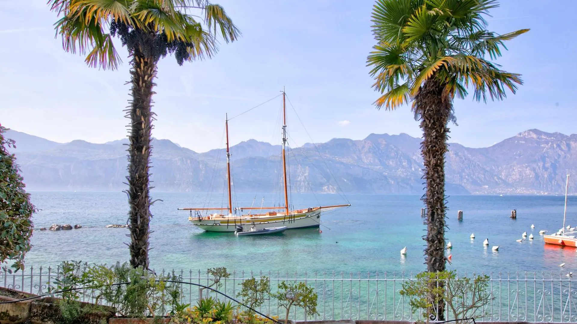Villa Schlosser Lake Front & Private Pool Malcesine